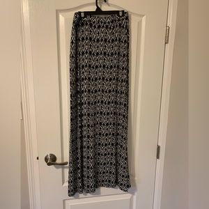Black and white printed maxi skirt